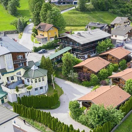 Apartment In Fuegen With A Shared Wellness Exteriör bild