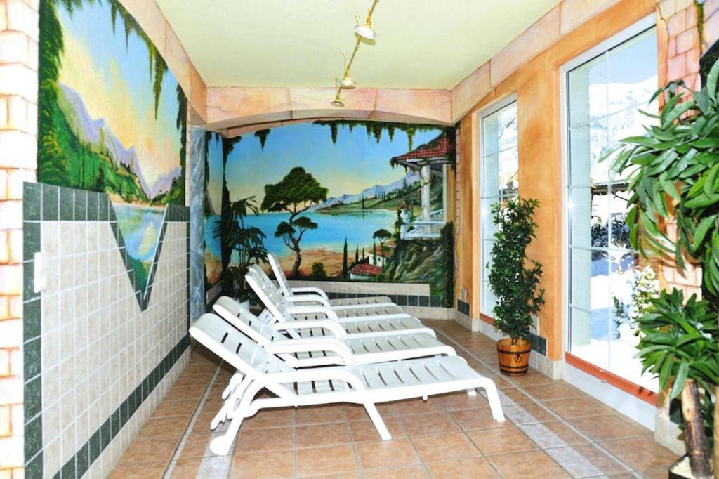 Apartment In Fuegen With A Shared Wellness Exteriör bild